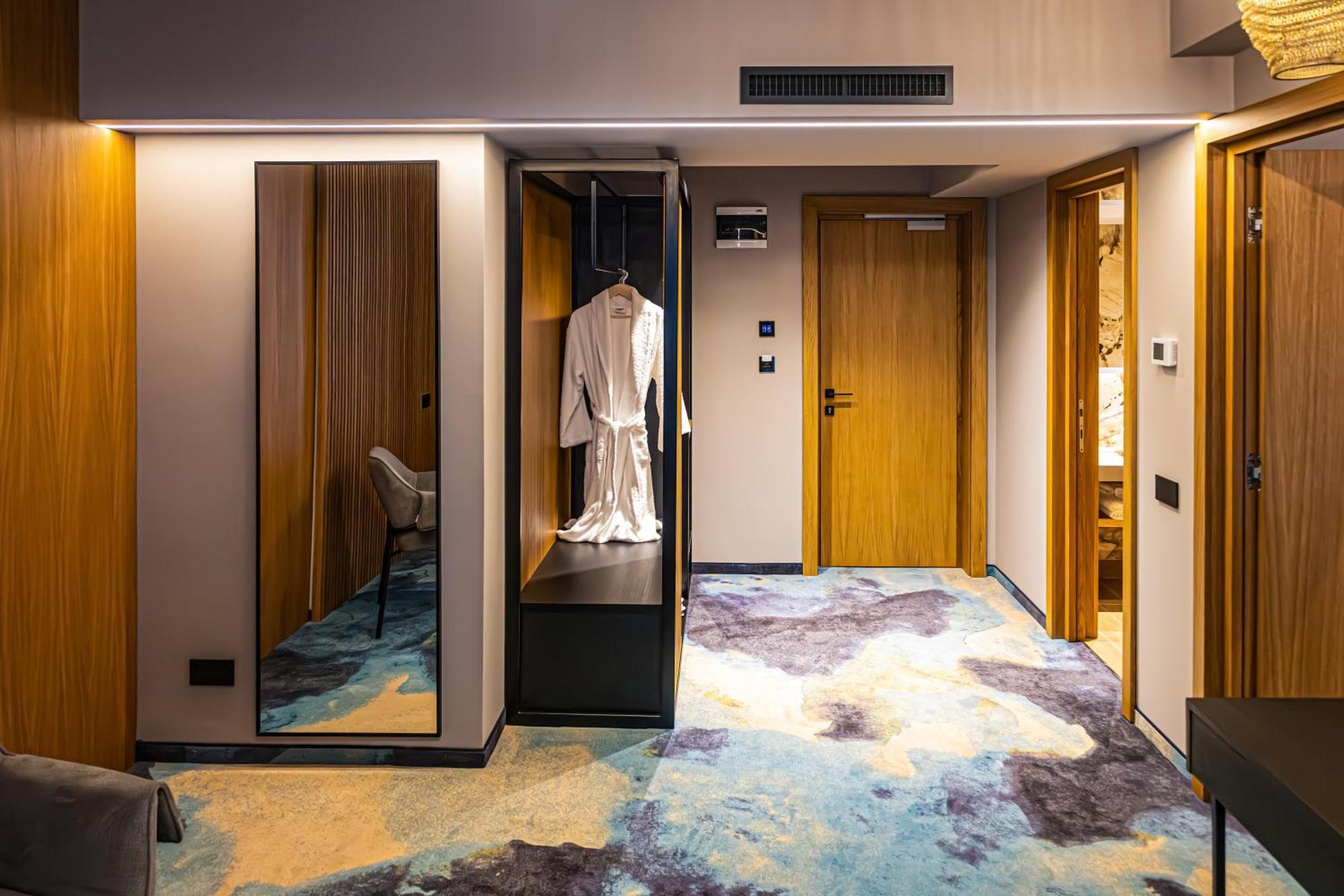 Hotel Bucura Кэлимэнешти Экстерьер фото